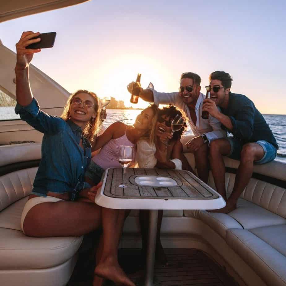 Festa a bordo, comemore com segurança!