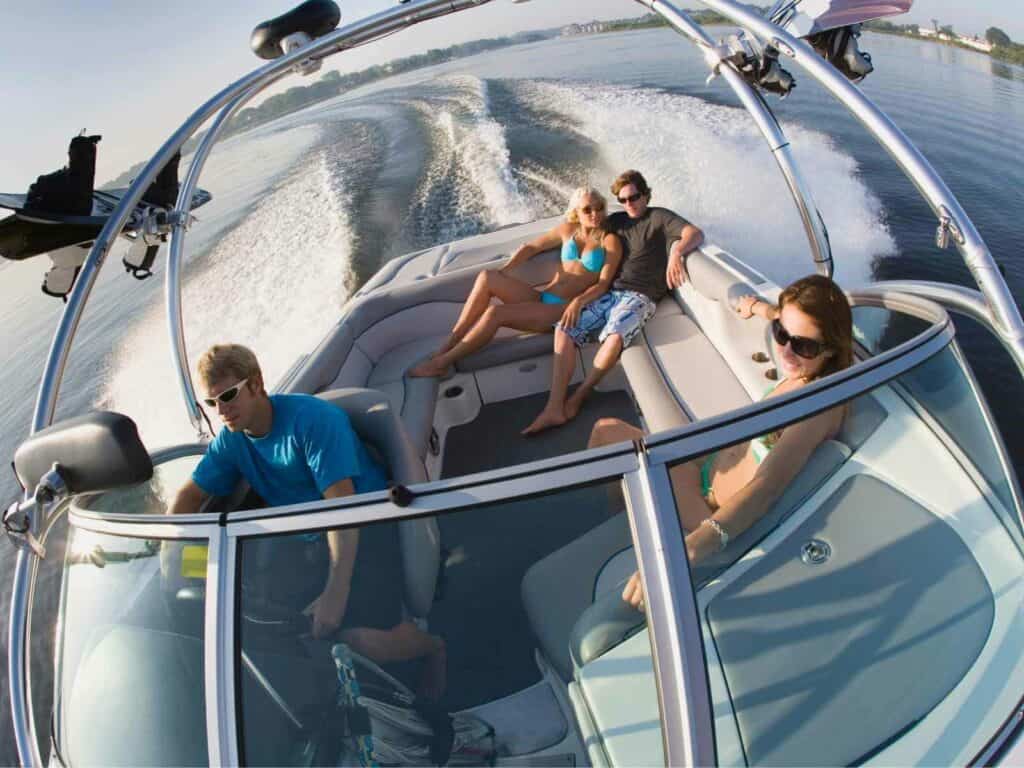 qual-o-melhor-tipo-de-lancha-para-passeio