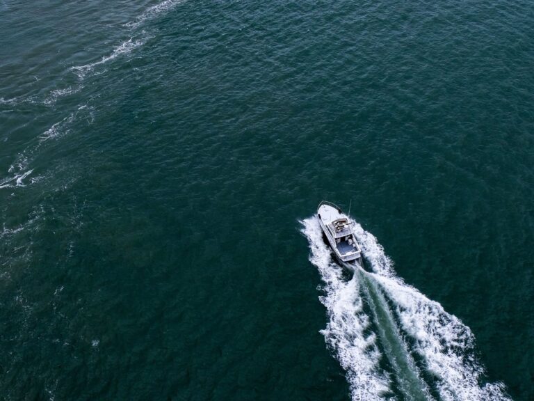 Qual a melhor lancha para iniciantes