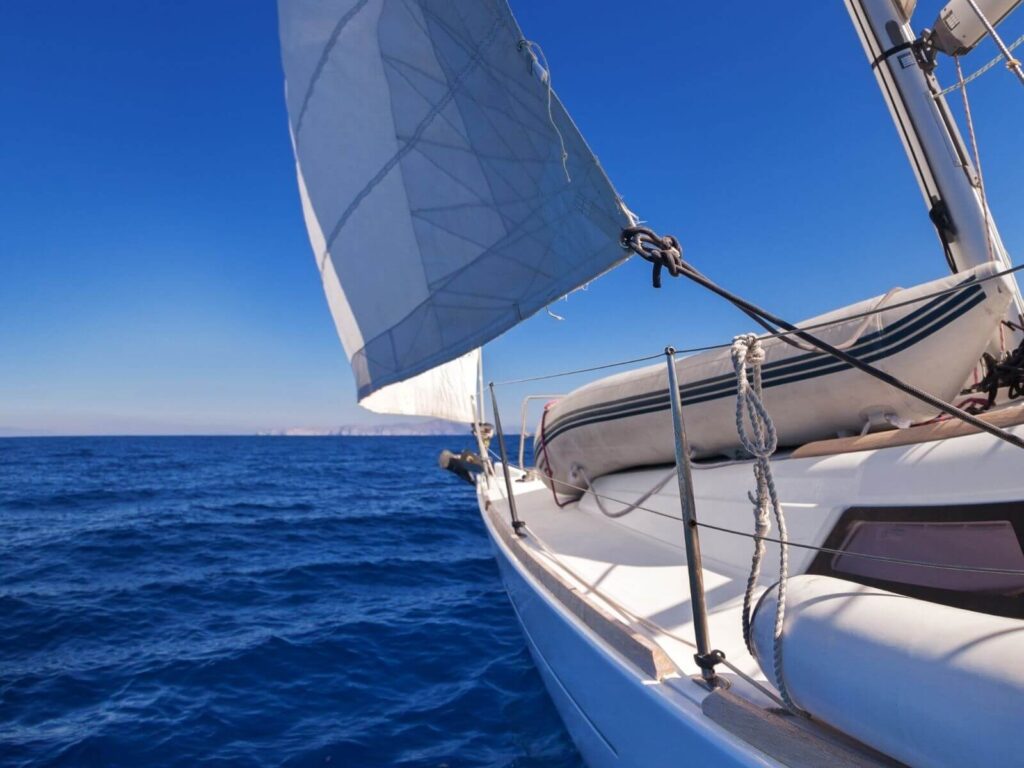 o que é um barco adernado