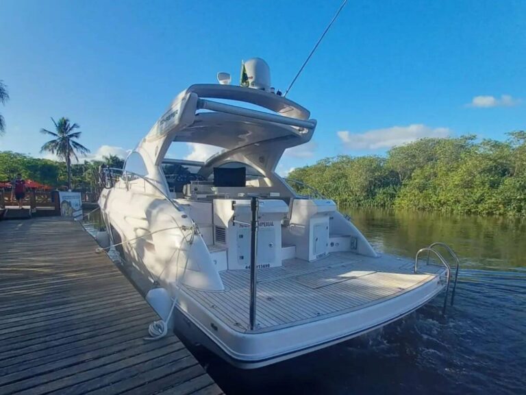 marina com píer em Caraguatatuba