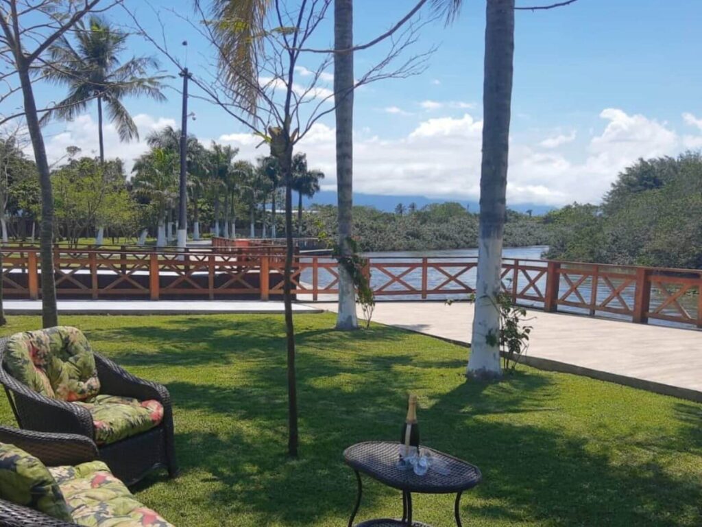 restaurante com píer em Caraguatatuba